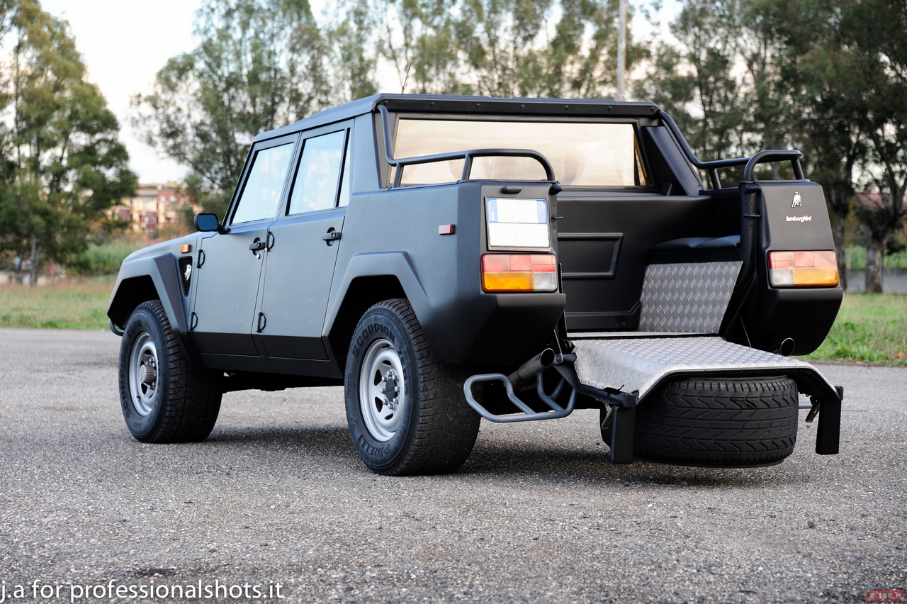Lamborghini внедорожник lm002