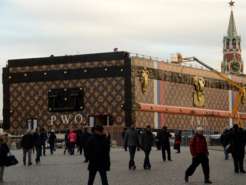 louis-vuitton-in-piazza-rossa-a-mosca-anche-no