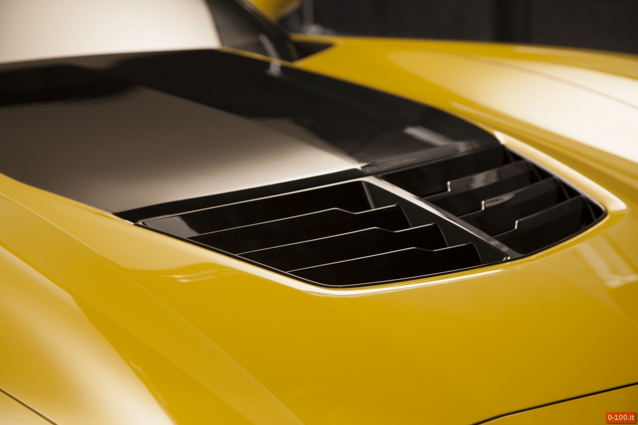 2015 Chevrolet Corvette Z06 standard carbon-fiber hood vent