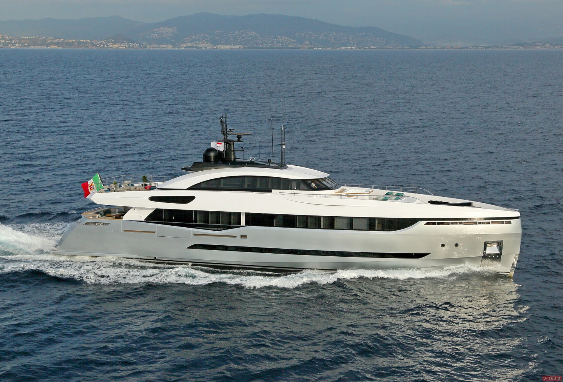 showboat-design-awards-2014-lo-yacht-columbus-40s-hybrid-sergio-cutolo-trionfa-3-volte_0-1001