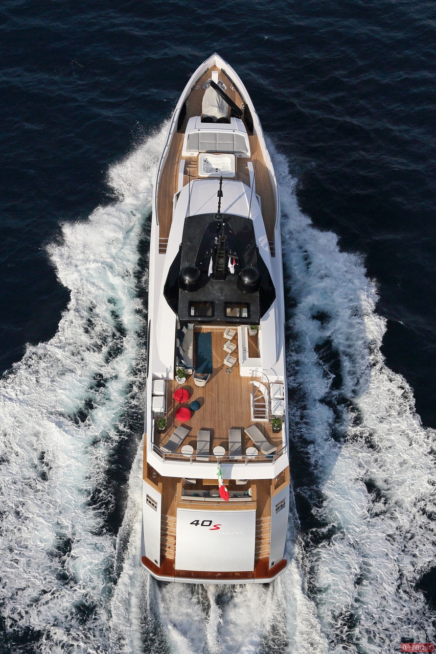 showboat-design-awards-2014-lo-yacht-columbus-40s-hybrid-sergio-cutolo-trionfa-3-volte_0-10010
