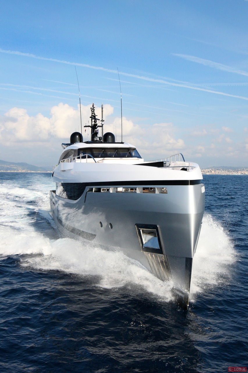 showboat-design-awards-2014-lo-yacht-columbus-40s-hybrid-sergio-cutolo-trionfa-3-volte_0-1009