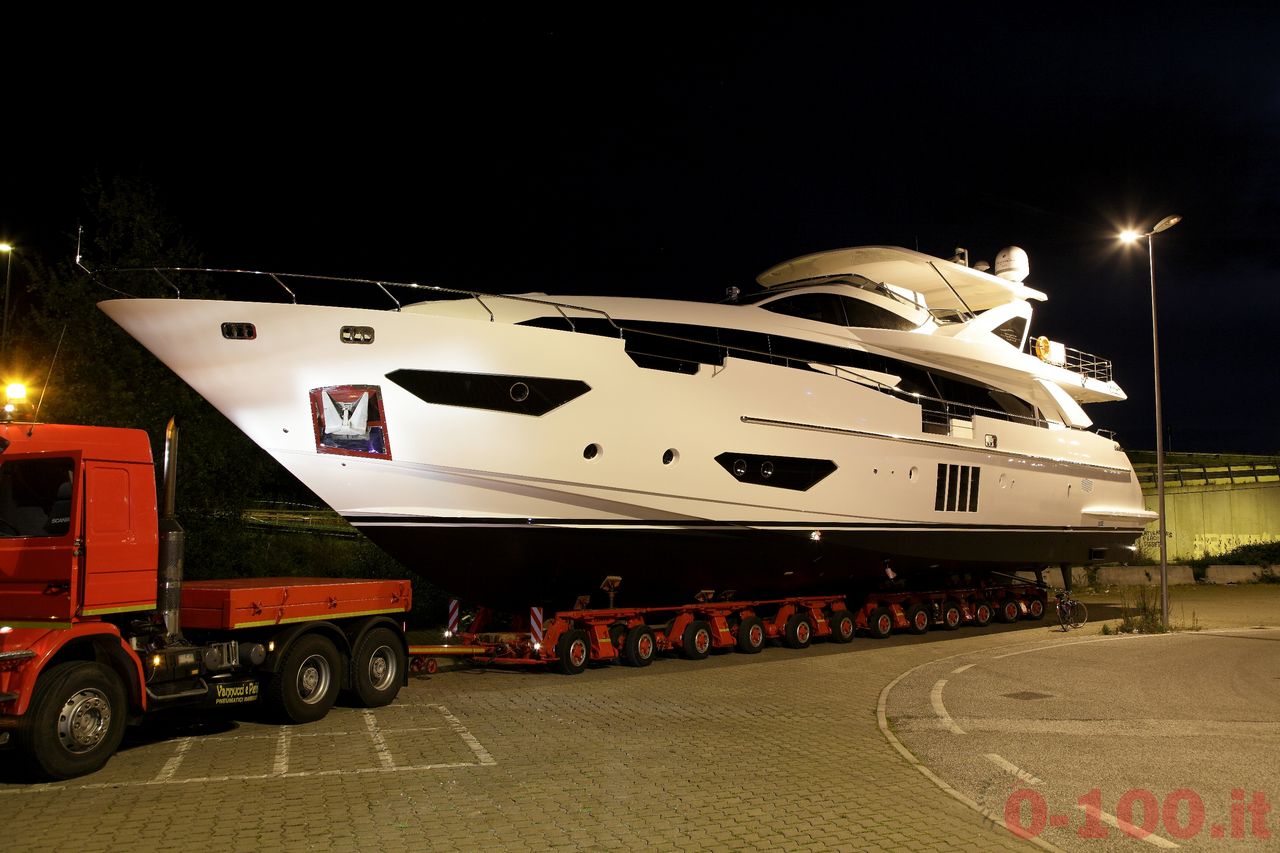 superyacht-azimut-grande-95rph-ieri-il-varo-a-viareggio_0-1008