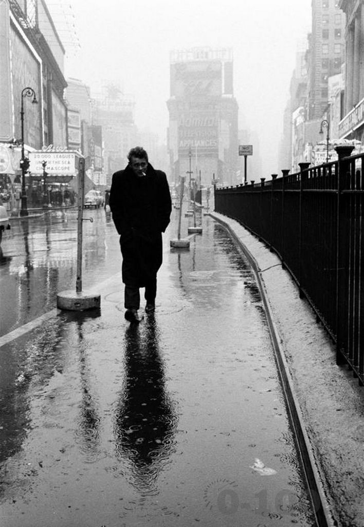 James-Dean-on-Times-Square_Leica_0-100