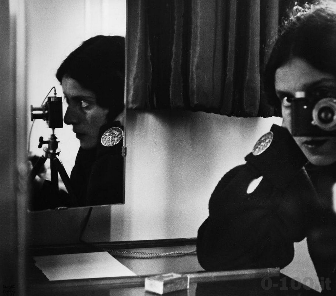 Self-portrait-in-mirrors_Ilse_Bing-Leica_0-100