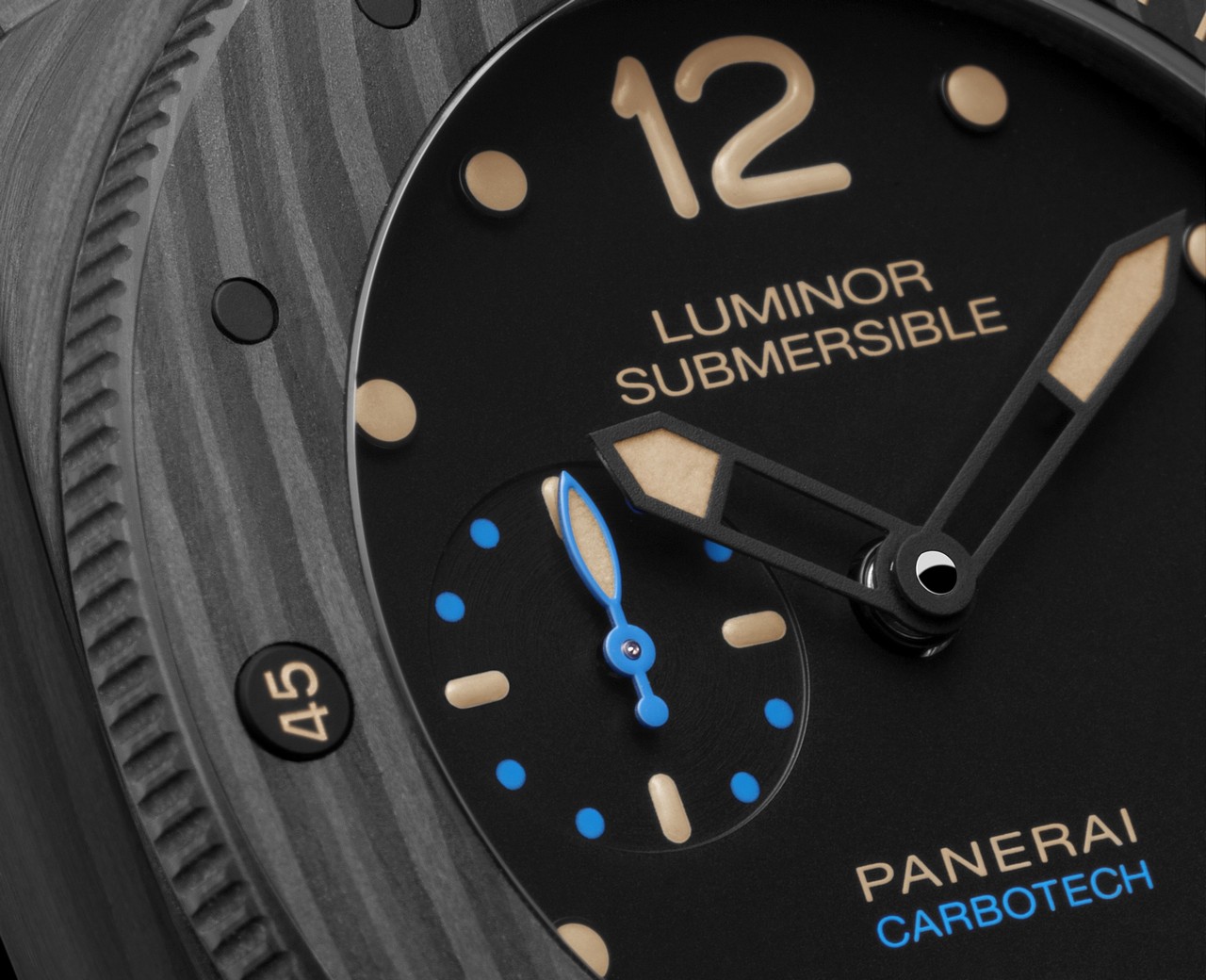 officine-panerai-luminor-submersible-1950-carbotech-3-days-automatic-47mm-ref-pam00616_0-100_3