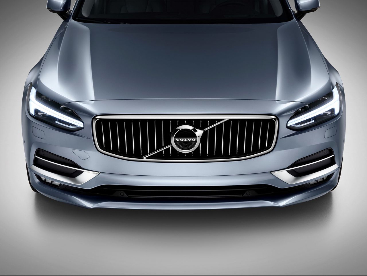 Front High Volvo S90 Mussel Blue