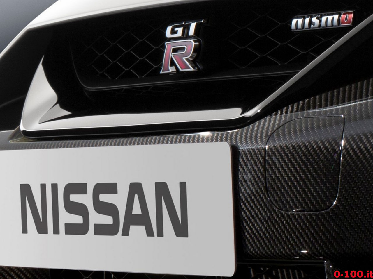 nissan_GT-R-nismo-model-year-2017_0-100_14