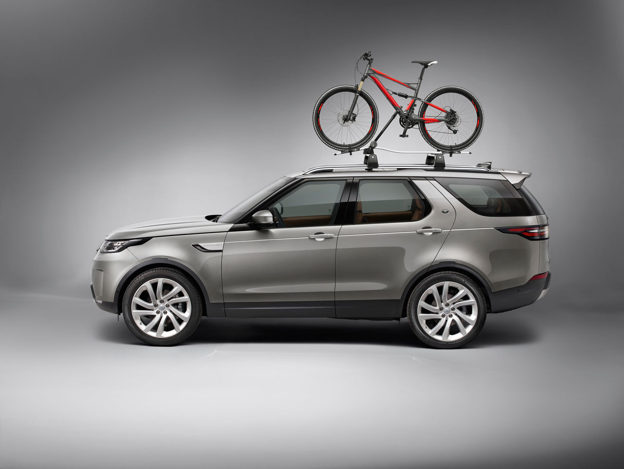 land-rover-discovery-2017_0-100_1