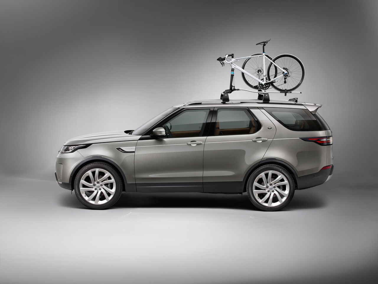 land-rover-discovery-2017_0-100_2