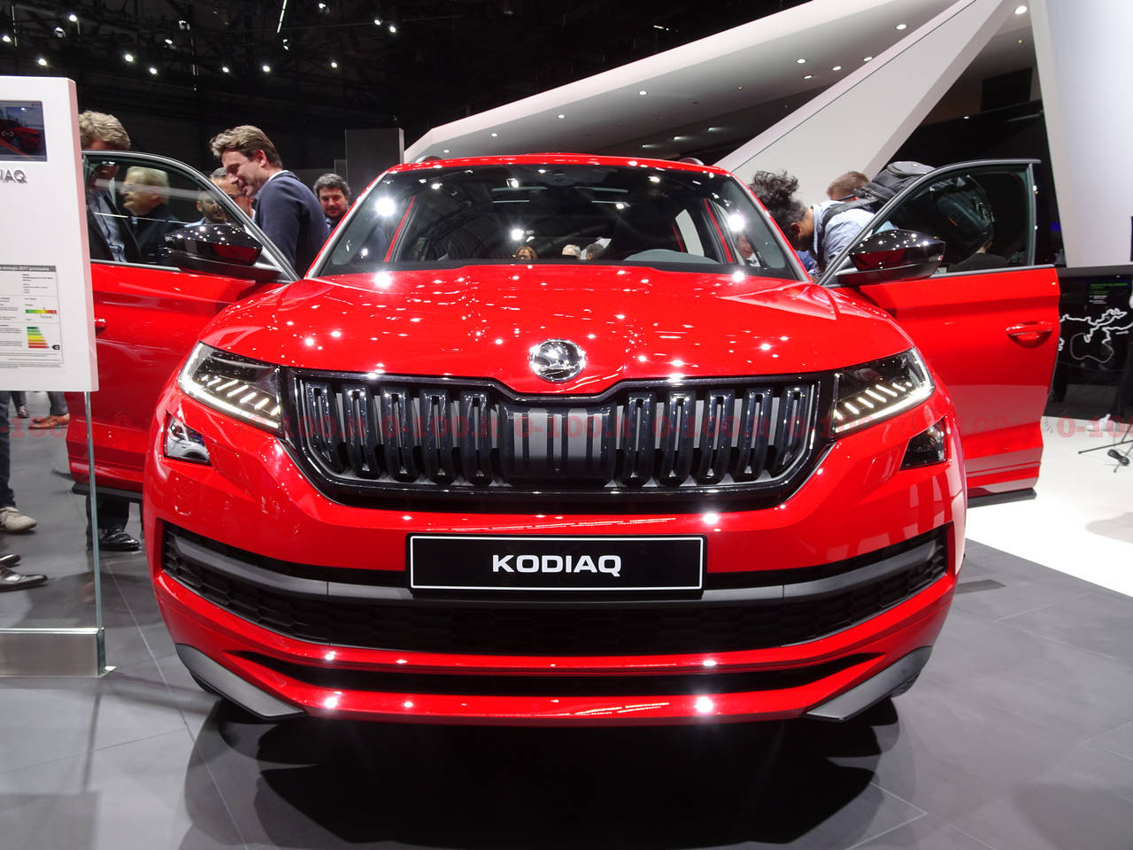 Шкода китайской сборки. Škoda Kodiaq Orange. Китайский Шкода Кодиак. Оранжевый Кодиак 2022. Шкода Кодиак оранжевый.