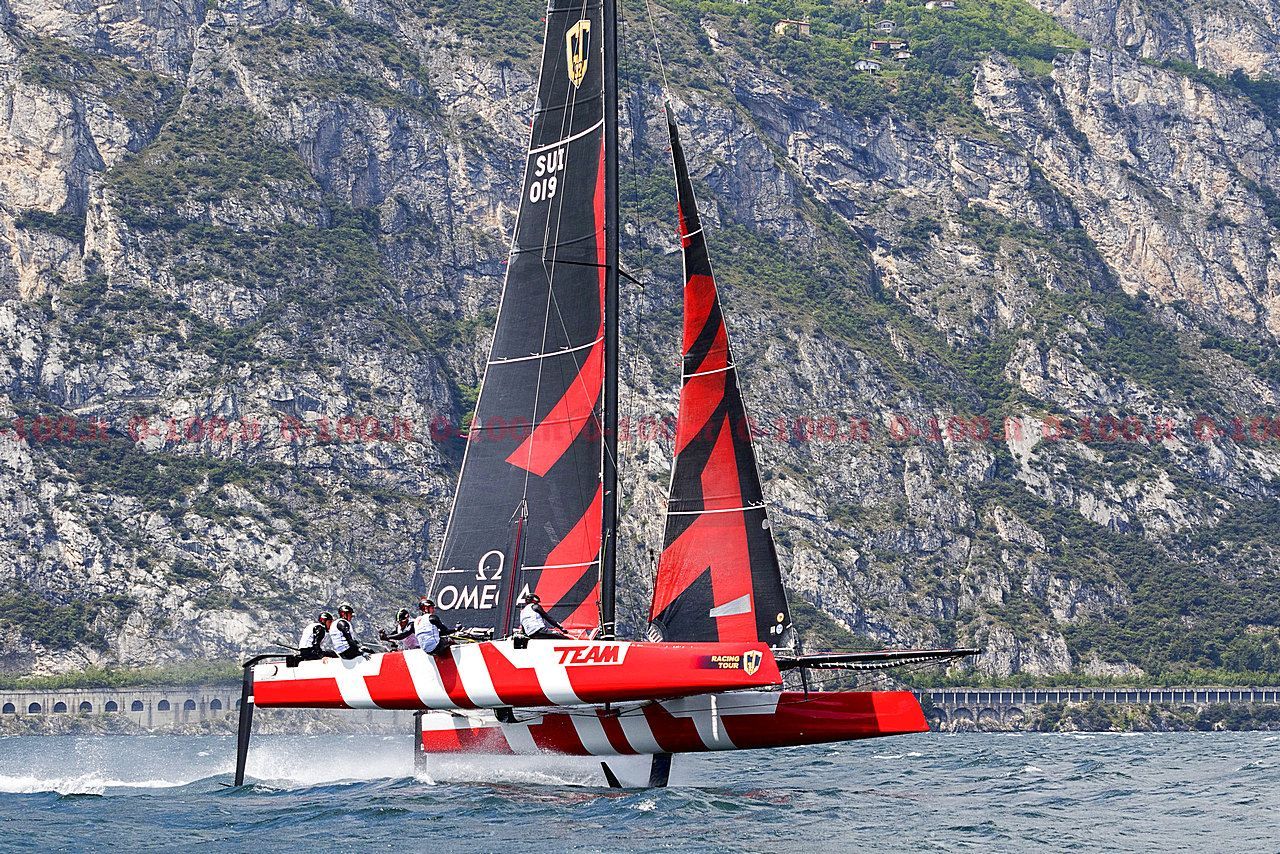 omega-speedmaster-x33-regatta-team-tilt-gc32_0-100-4