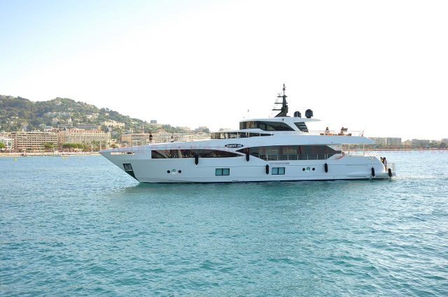 Cannes Yachting Festival 2017_ Majesty 100 by Gulf Craft _prezzo_price_0-1001
