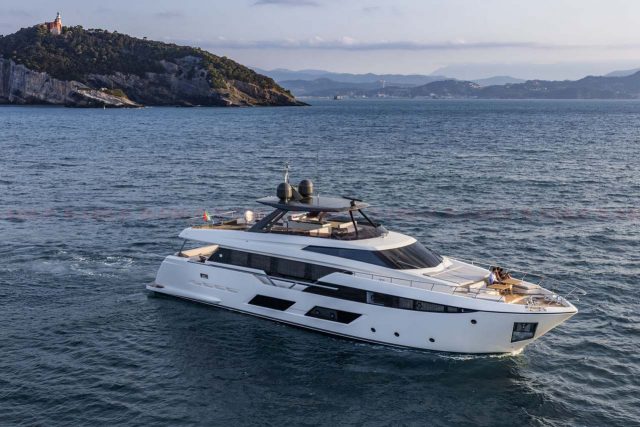Ferretti Yachts 920_0-100