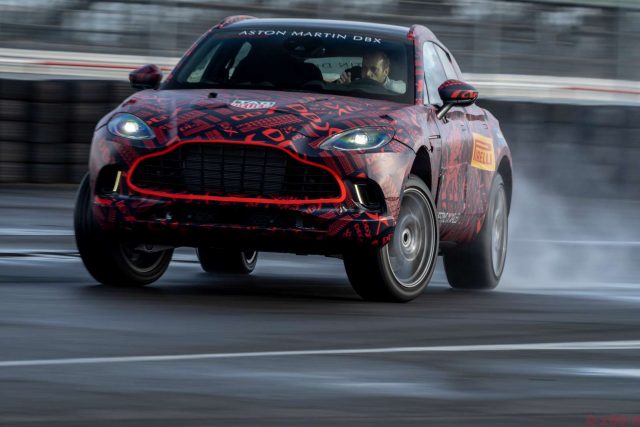 aston_martin_dbx_0-100_1