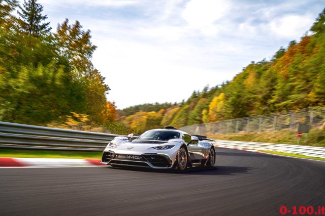 6:35,183 min: Mercedes-AMG ONE ist die Nummer 1 auf der Nürburgring-Nordschleife6:35.183 min: Mercedes-AMG ONE is Number 1 on the Nürburgring-Nordschleife