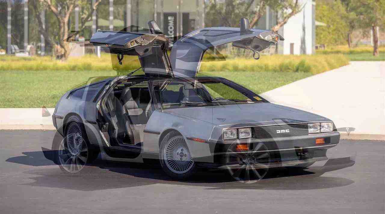 Delorean DMC-12 e Tasla Model X