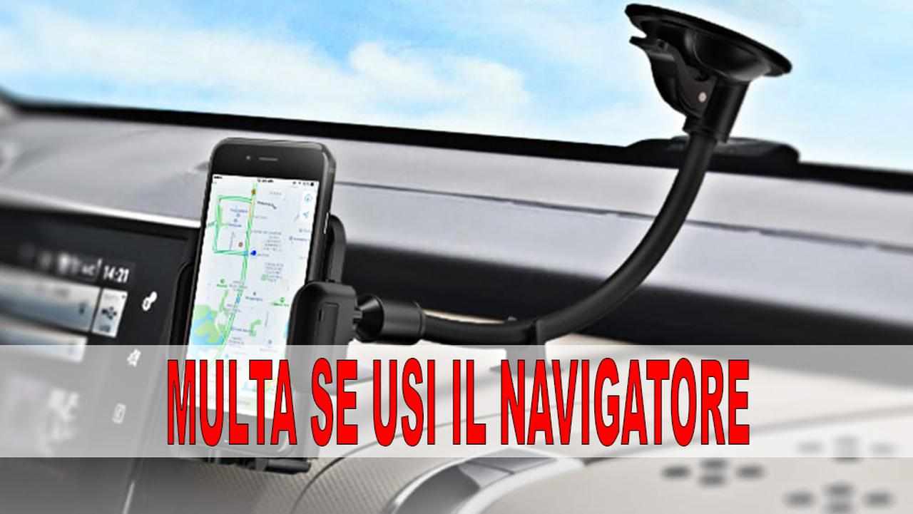 Navigatore e supporto per cellulare in auto