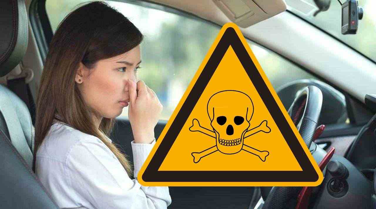 Puzza in auto
