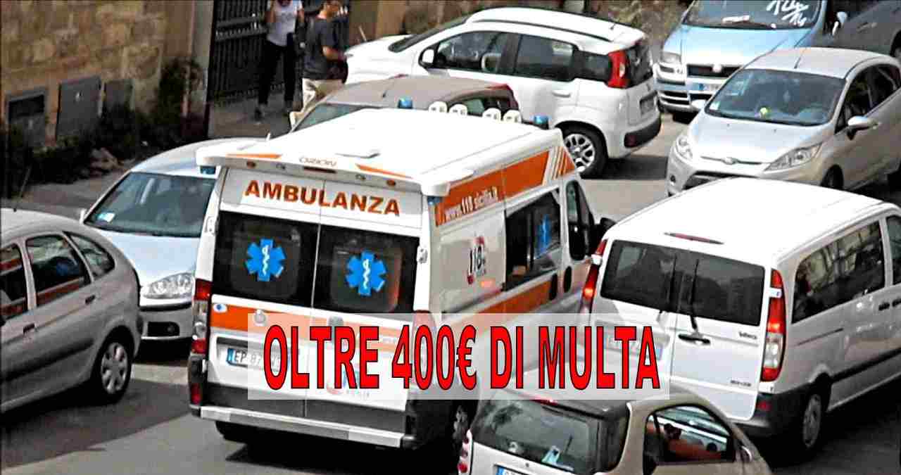 Ambulanza nel traffico