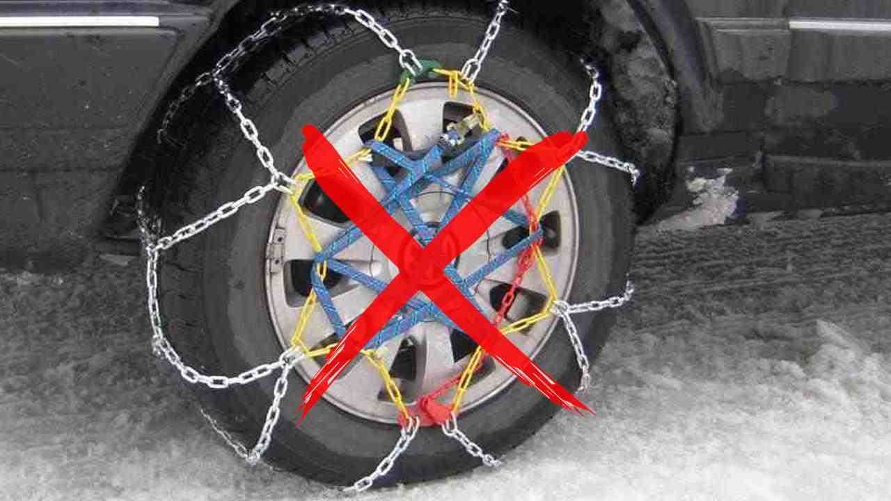 Sicurezza auto, addio alle catene da neve: approvata la legge