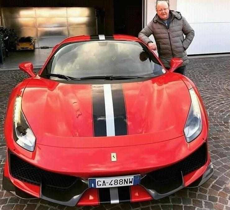 Massimo Boldi e Ferrari 488 Pista - 0-100.it