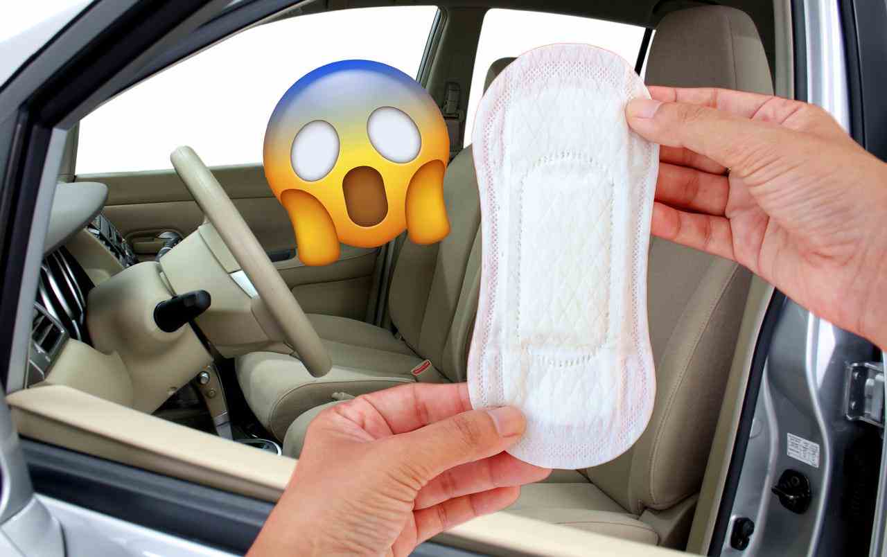 Assorbenti aperti in auto, soluzione pazzesca