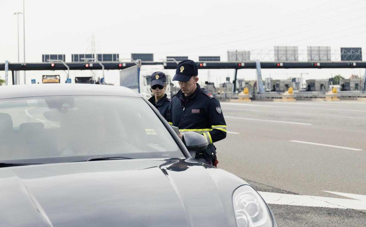 Controllo Polizia - AnsaFoto - 0-100.it