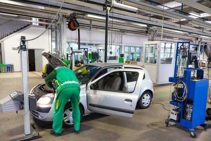Aumento del costo della revisione dell'automobile