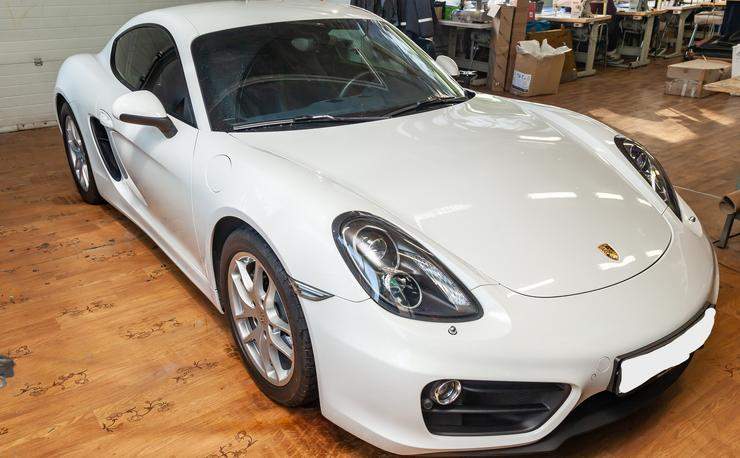 Porsche 718 Cayman - depositphotos - 0-100.it