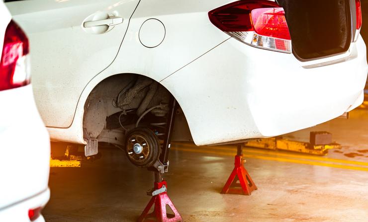 Auto in officina 2 - depositphotos - 0-100.it