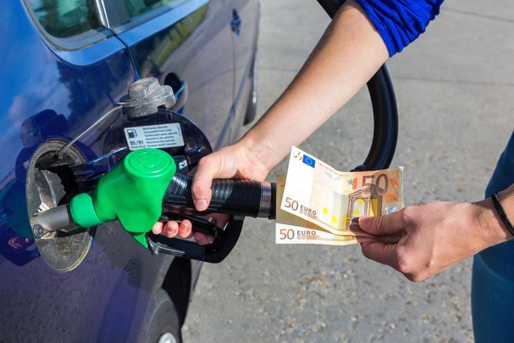 Bonus benzina 2024 - Depositphotos - 0-100.it 