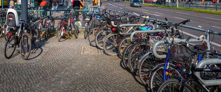 Bici in regalo - depositphotos - 0-100.it