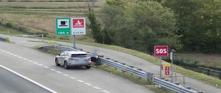 Urinare in autostrada - 0-100.it