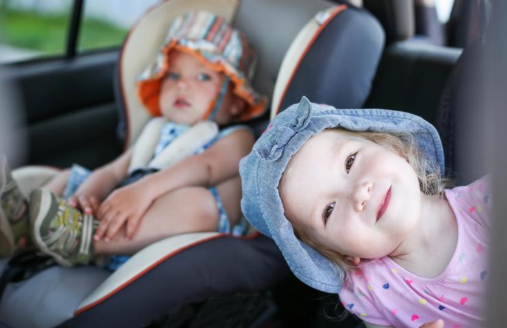 bambini seggiolino auto - Depositphotos - 0-100.it
