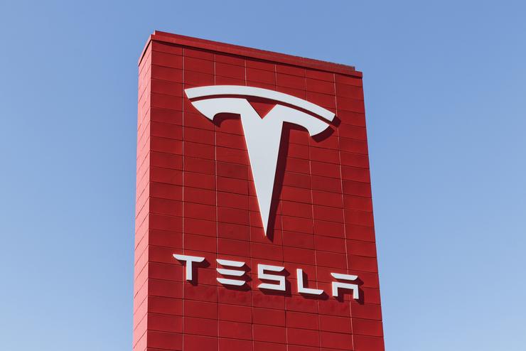tesla - Depositphotos - 0-100.it