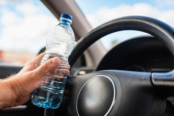 acqua in auto -Depositphotos - 0-100.it