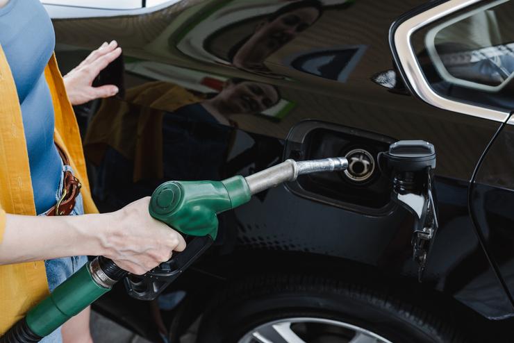 aumento carburante - Depositphotos -0-100.it