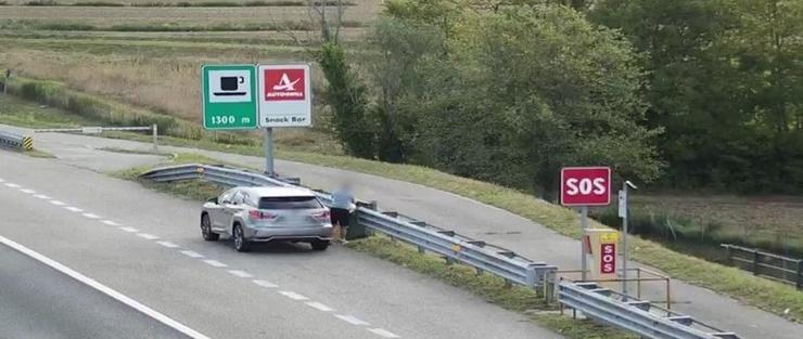 Urinare in autostrada - 0-100.it