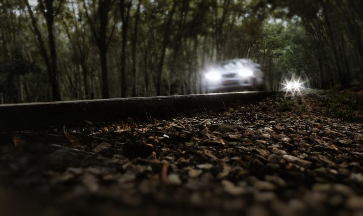 Luci auto - depositphotos - 0-100.it