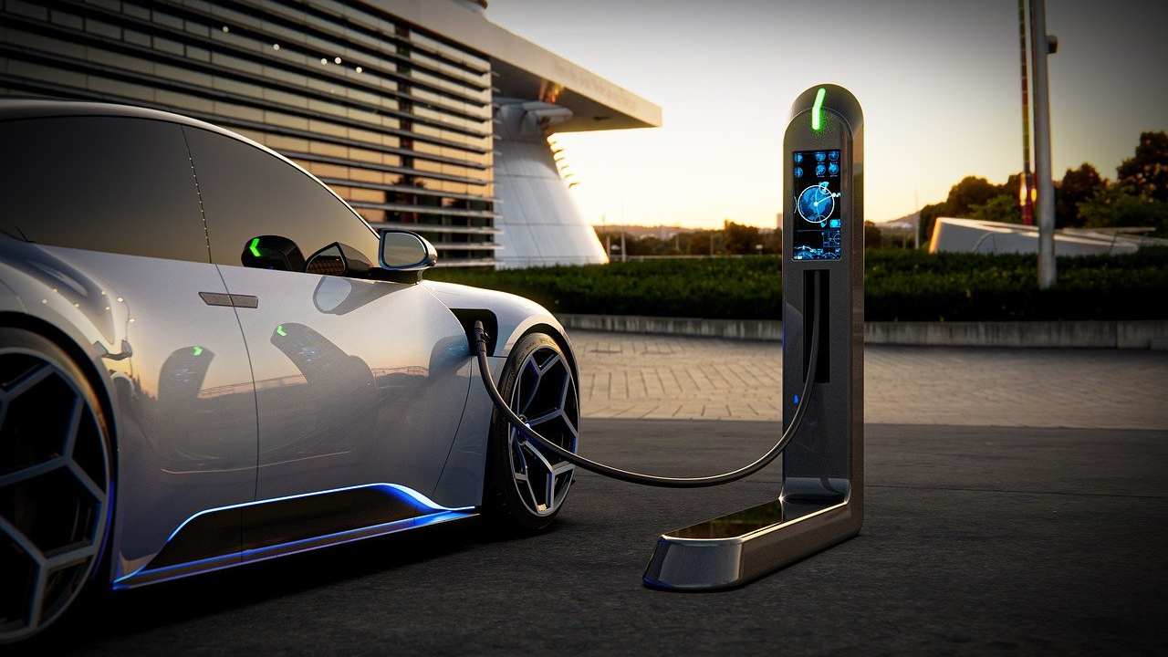 Auto elettrica in carica