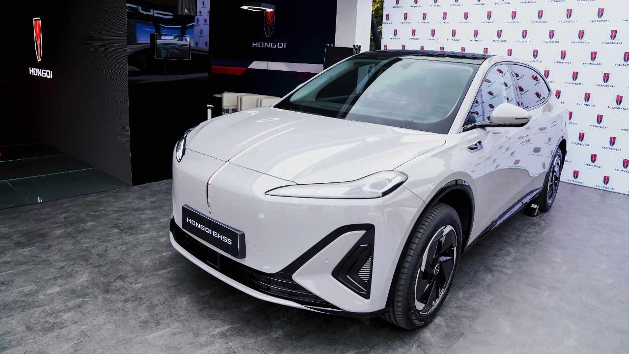 Hongqi EHS5